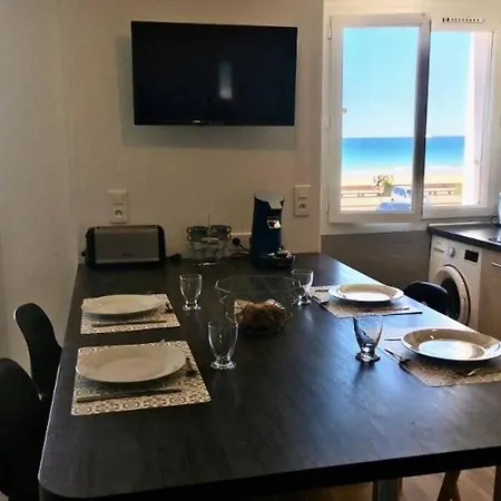 L'esplanade Apartment *